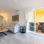 Great Views, Large Terrace & Walking Distance Apartamento Marbella