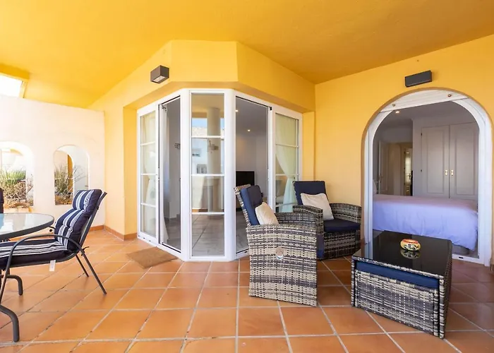 Апартаменты Great Views, Large Terrace & Walking Distance *