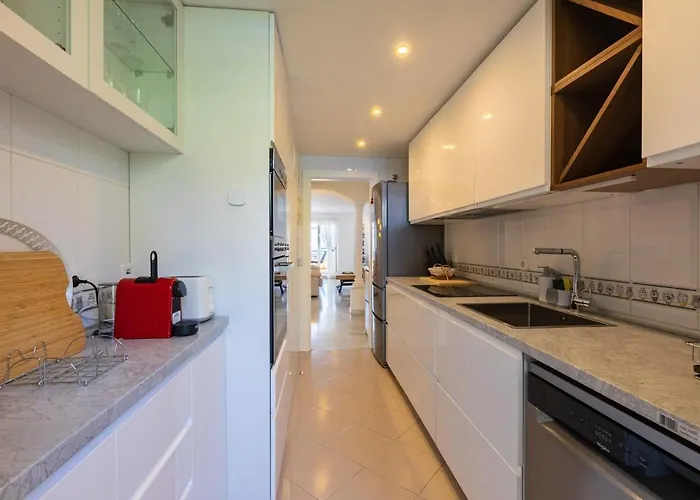 Great Views, Large Terrace & Walking Distance * Марбелья