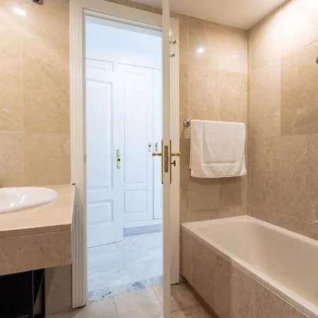 Great Views, Large Terrace & Walking Distance * Marbellac