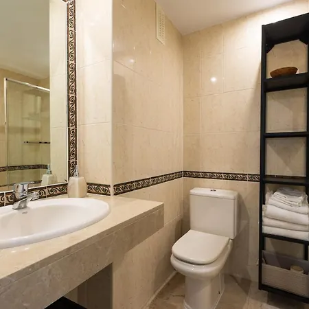 Great Views, Large Terrace & Walking Distance Marbella