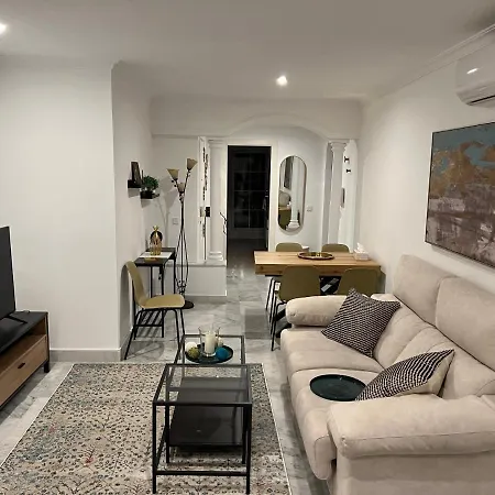Great Views, Large Terrace & Walking Distance Apartment