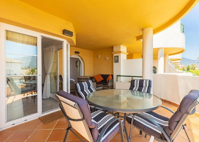 Great Views, Large Terrace & Walking Distance * מארבלה