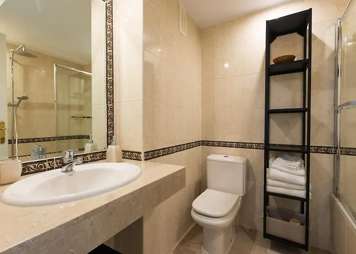 Great Views, Large Terrace & Walking Distance מארבלה