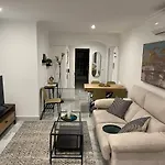 Great Views, Large Terrace & Walking Distance Appartement