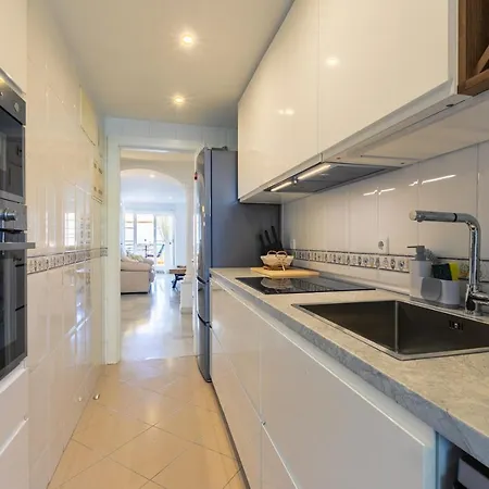 Great Views, Large Terrace & Walking Distance Appartement *