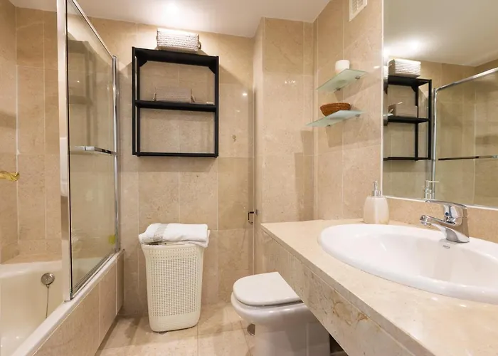 Great Views, Large Terrace & Walking Distance *