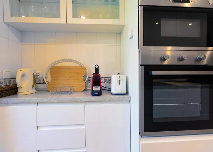 Great Views, Large Terrace & Walking Distance