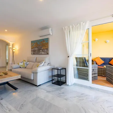 Great Views, Large Terrace & Walking Distance דירה מארבלה