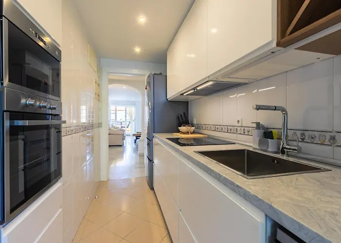Great Views, Large Terrace & Walking Distance Apartamento *